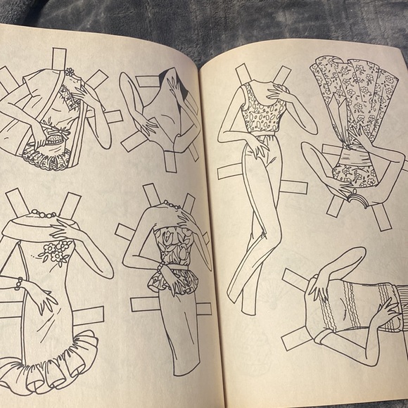 vintage 1990 barbie activity/coloring/paper dolls book unused - Picture 11 of 15